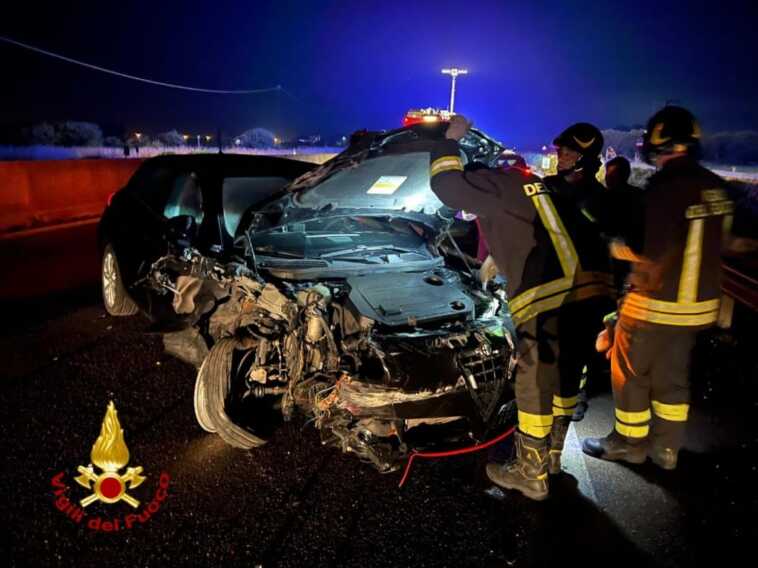 Galleria foto 'Incidente tra sei auto sulla statale 379 nel Brindisino: undici feriti, due in codice rosso – FOTO' - foto 2