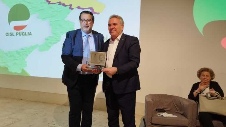 Cisl Puglia, premio “Tina Anselmi” a Sbarra: «Legalità e lavoro elementi chiave della nostra azione sindacale»