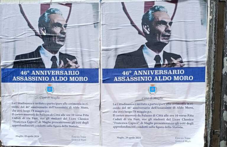 Maglie ricorda Aldo Moro ma sul manifesto la foto è sbagliata: clamorosa gaffe del Comune