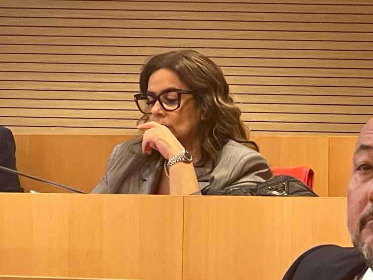 Galleria foto 'Sfiducia a Emiliano, FdI: «Consorteria di potere». Il Pd: «Inchieste non riguardano la Giunta». Il M5s vota contro' - foto 2