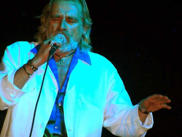Lutto nel mondo della musica pugliese: addio a Michele Bavaro, storica voce degli Alphataurus