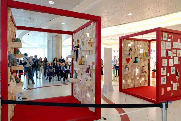 Rinascere dalla violenza e dalla tratta: il racconto nelle opere di 17 donne in mostra all’aeroporto a Bari – VIDEO