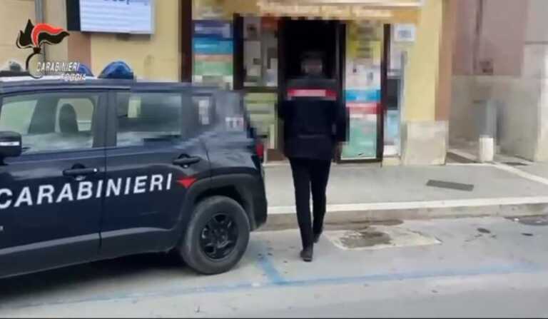 Puntano il fucile contro il titolare e rapinano una tabaccheria a Cerignola: due arresti – VIDEO