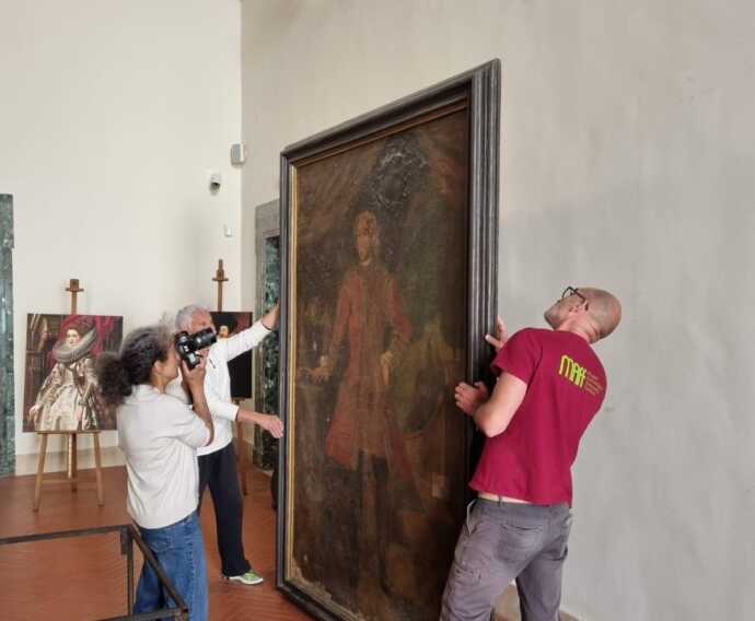 Francavilla Fontana, al via il restauro di antiche tele in un laboratorio nel castello