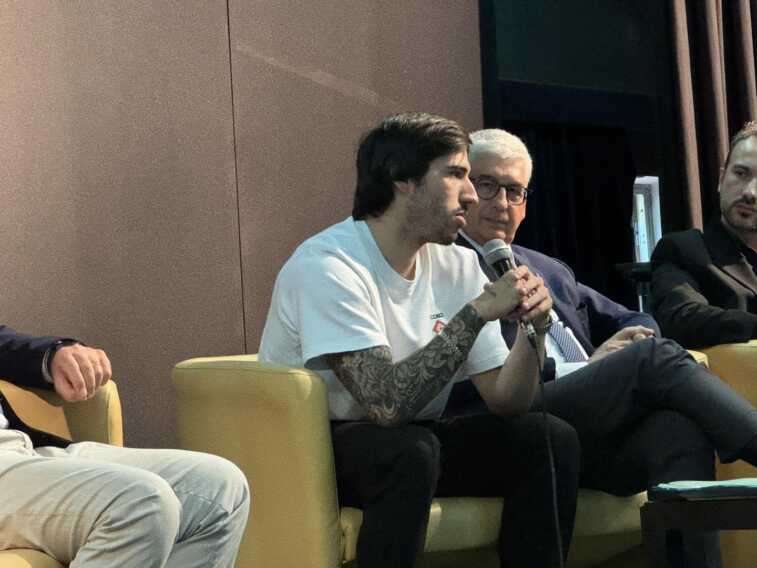 Sandro Tonali incontra gli studenti del “Salvemini” di Bari: «Non bisogna nascondersi ma farsi aiutare»