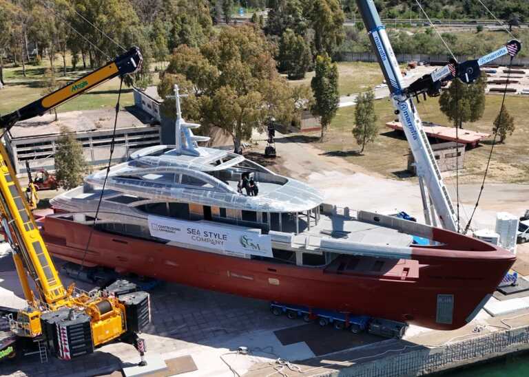 Varato lo scafo del primo mega yacht made in Taranto: realizzato da maestranze locali