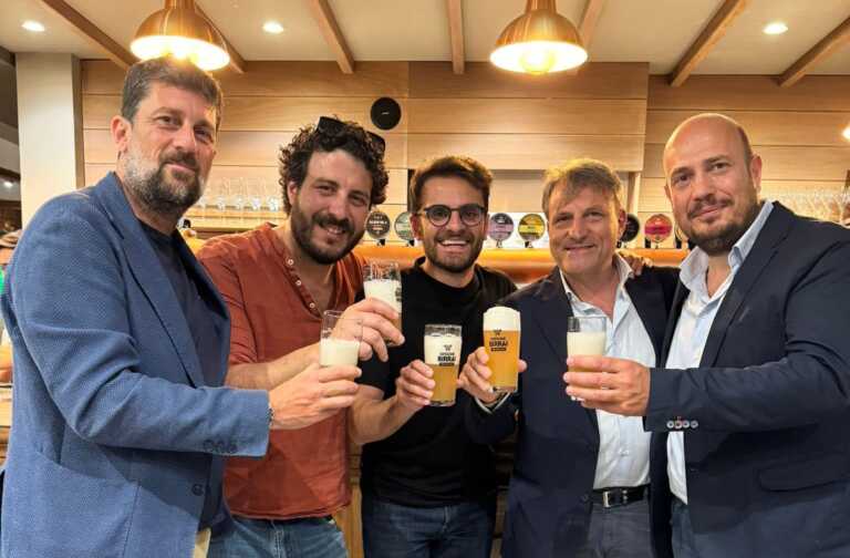A Lecce il primo corso per sommelier della birra: gli allievi creano la “white nepa” Aisha