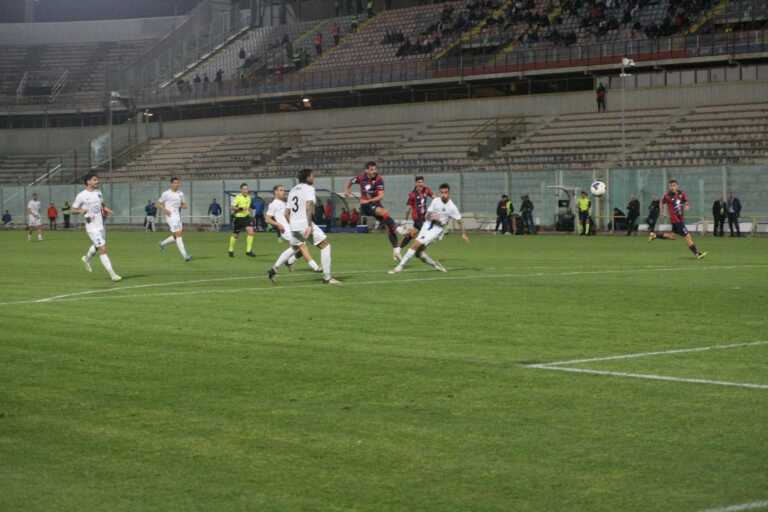 Taranto col Latina basta un pareggio: gli ionici al secondo turno dei playoff di Serie C