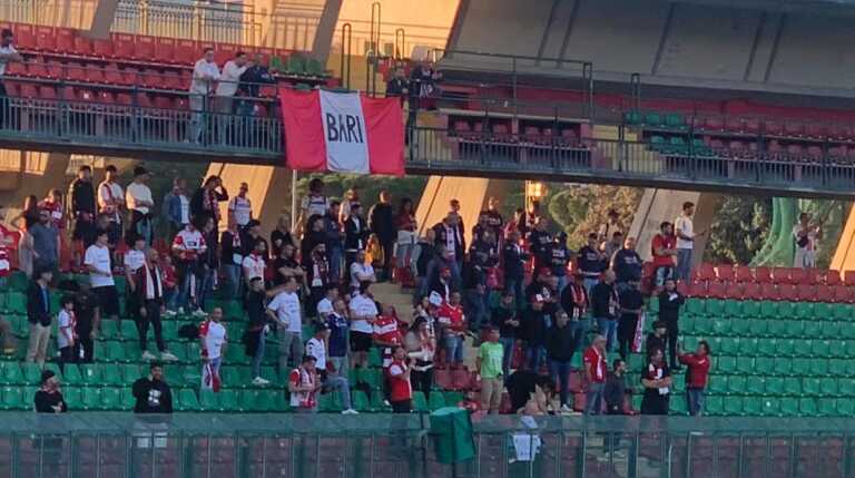Il Bari è salvo, ma tra i tifosi resta il rammarico: «Se avessero sempre giocato così…»