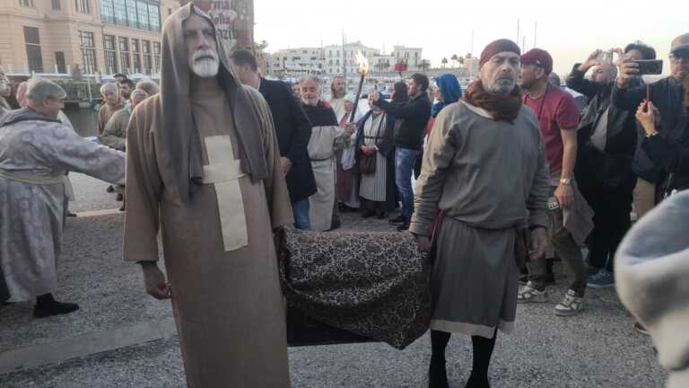 Tra fede e tradizione: Bari rivive la traslazione delle reliquie di San Nicola sull’omonimo molo – VIDEO