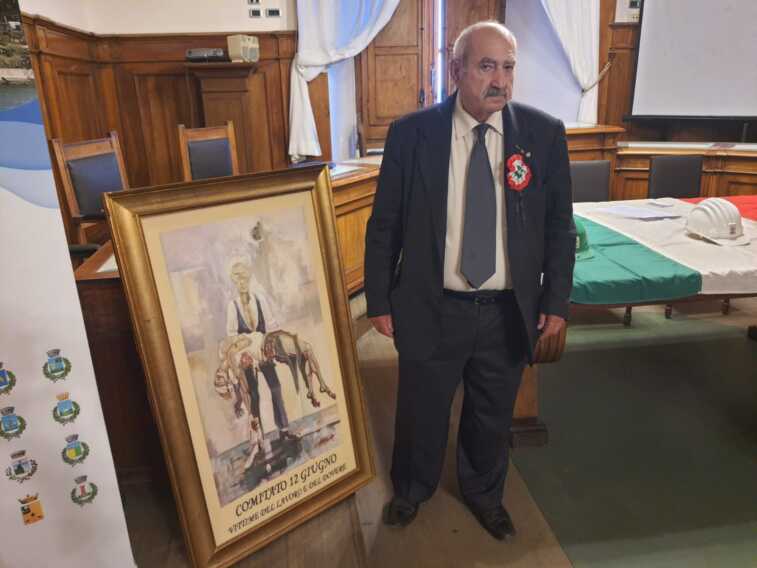 Taranto, tredici corone di fiori per le morti bianche: l’iniziativa dell’associazione “12 giugno”