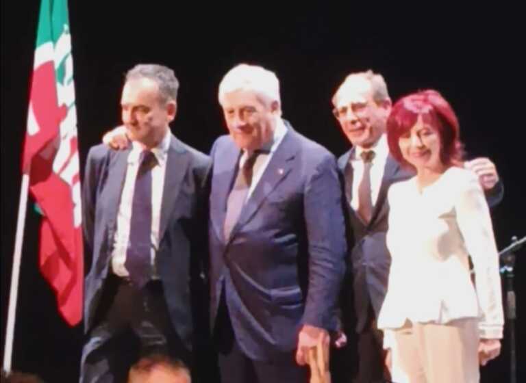 Tajani a Bari: «In Puglia sta per cominciare una nuova stagione». E sulle guerre: «Siamo per la pace»