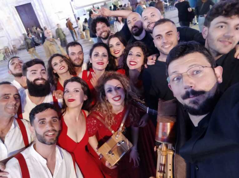 Galleria foto '“Pizzica di Aradeo” di Consuelo Alfieri e Giuseppe Astore nella nuova serie Netflix “La vita che volevi”' - foto 2