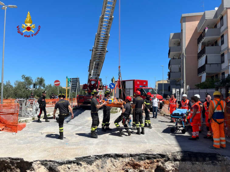 Bari, cade nello scavo di un cantiere a Carbonara: un operaio trasportato in ospedale in codice rosso