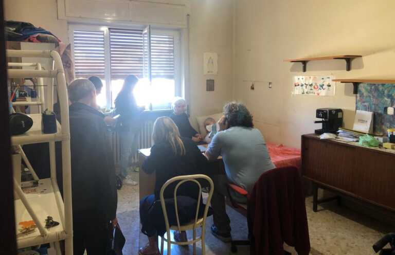 Galleria foto 'Bari, Vittoria rischia lo sfratto: affetta da una rara patologia non trova una nuova casa' - foto 1