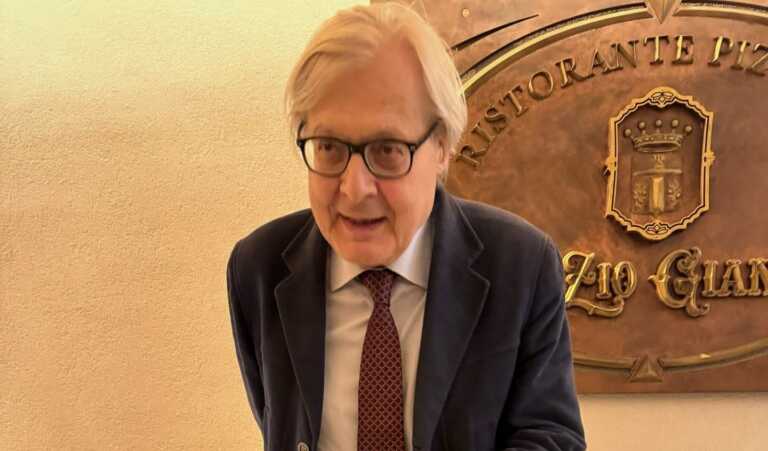 Sgarbi a Bari per le elezioni europee: «Emiliano? Non ha contatti con la mafia ma è ingenuo»