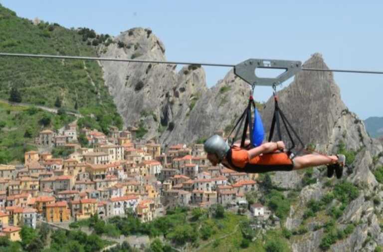 Torna il volo dell’angelo tra le Dolomiti lucane: oltre 200 prenotazioni nel primo giorno