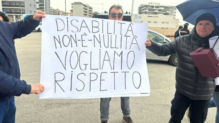 Autismo, la denuncia delle famiglie nella Bat: «Curare i nostri figli è un lusso»