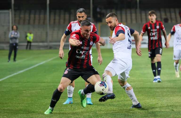 Foggia, tra addii e conferme la squadra cerca sponsor e direttore sportivo