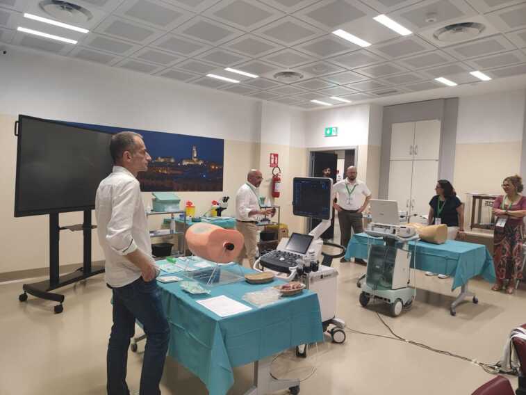 Galleria foto 'Patologie renali: 25 nefrologi provenienti da tutto il mondo si formano al Policlinico di Bari' - foto 4