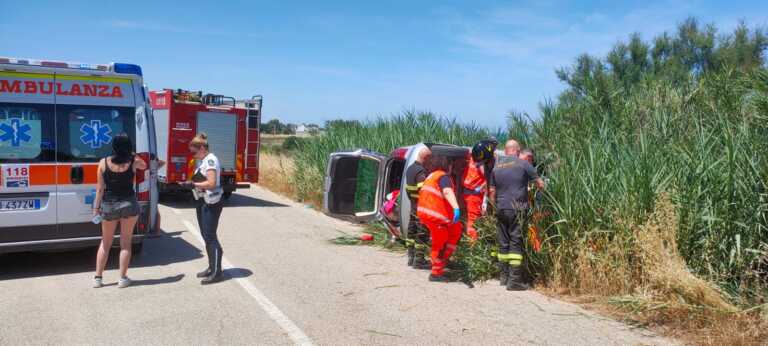 Perde il controllo dell’auto e finisce fuori strada nel Brindisino: muore una 21enne. Ferito un passeggero