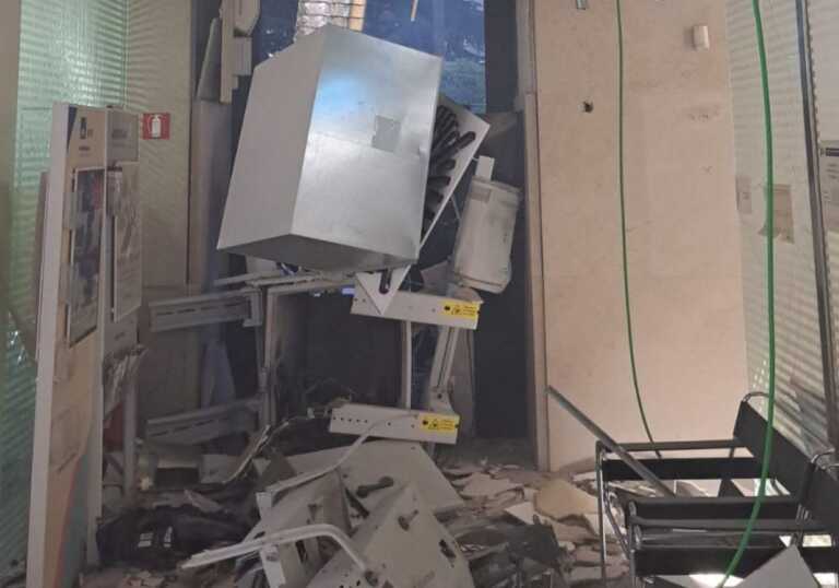 Esploso un bancomat a Bitonto, un boato sveglia i residenti: ladri in fuga con 50mila euro – VIDEO