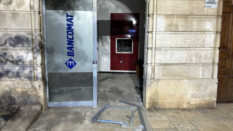 Boato nella notte a Ruvo di Puglia: fanno esplodere il bancomat e fuggono col bottino