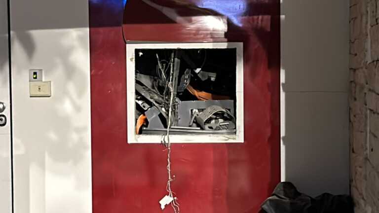 Galleria foto 'Boato nella notte a Ruvo di Puglia: fanno esplodere il bancomat e fuggono col bottino' - foto 2