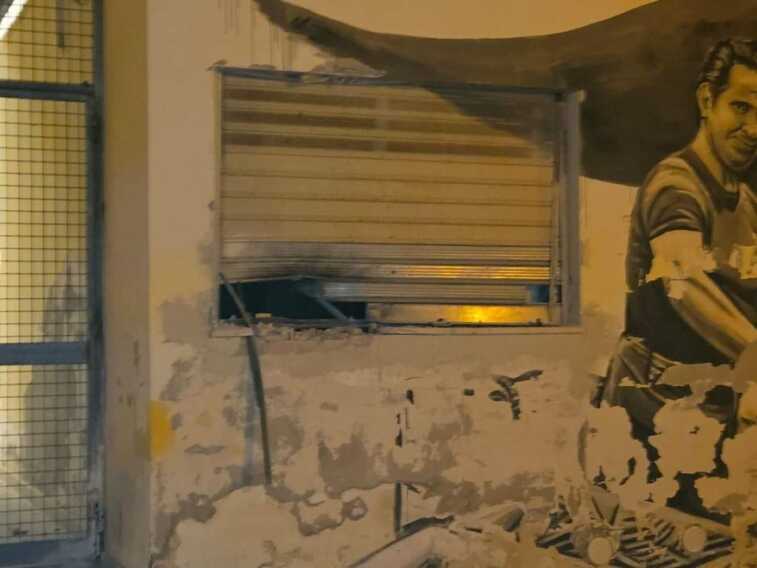 Canosa, bomba danneggia la saracinesca di una pescheria: è la seconda volta in tre mesi