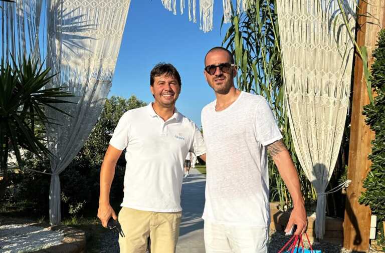 Svizzera-Italia, Bonucci guarda la partita in un lido di Monopoli. I tifosi: «Dovevi esserci tu in campo»