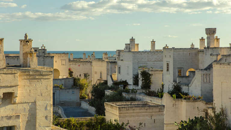 G7 in Puglia, il Medioriente e l’Ucraina i temi d’apertura. Meloni accoglie i leader con la figlia