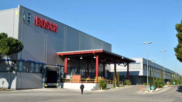 Bosch rassicura: «Lo stabilimento di Bari non chiuderà». Ma resta l’ombra dei licenziamenti