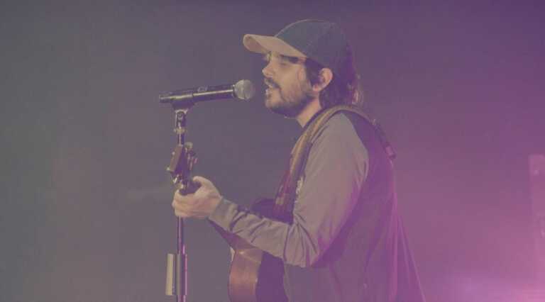 Finalmente Calcutta, il live del cantante di Latina apre il Locus Festival alla Fiera del Levante
