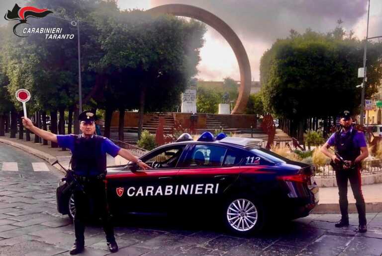 Manduria, getta la droga per terra e scappa: 24enne arrestato per spaccio e resistenza a pubblico ufficiale