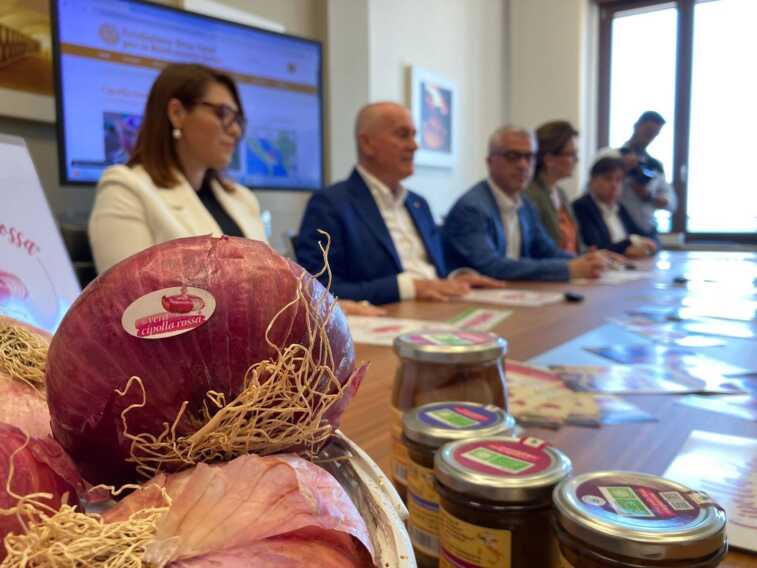 Acquaviva celebra i vent’anni del presidio Slow Food della Cipolla Rossa: il programma del 6 e 7 luglio