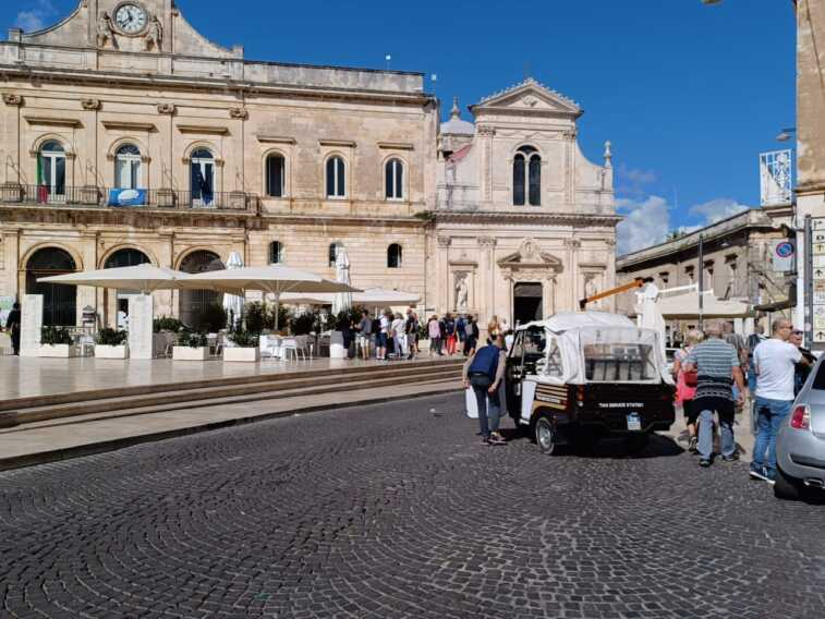 Turismo nel Brindisino, la città bianca potenzia info-point ed escursioni con il progetto “Ostuni to live”