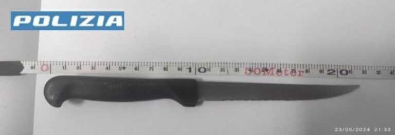 Minaccia i passanti con un coltello da cucina: 32enne algerino arrestato a Barletta