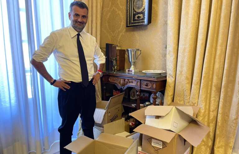 Bari, Decaro si prepara a lasciare il Comune e scherza: «È arrivato il momento di “fare i cartoni”»