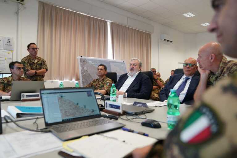 G7, Emiliano visita la sala operativa della Brigata Pinerolo di Bari con il generale Figliuolo – VIDEO