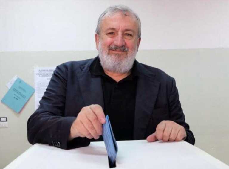 Ballottaggio, Emiliano al voto a Bari. L’appello: «Partecipate alla vita democratica della comunità»