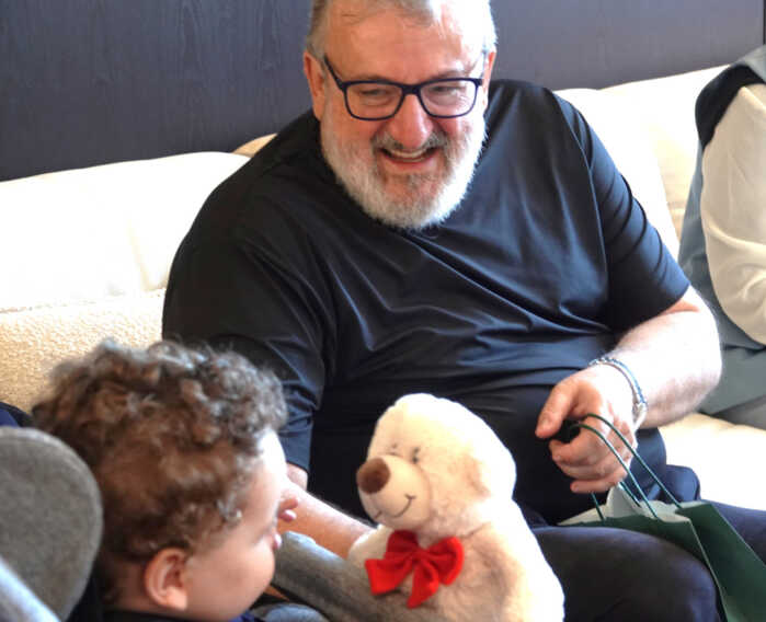 Galleria foto 'Bimbo palestinese con la Sma curato in Puglia, Emiliano incontra la famiglia di Saif a Bari – VIDEO' - foto 1