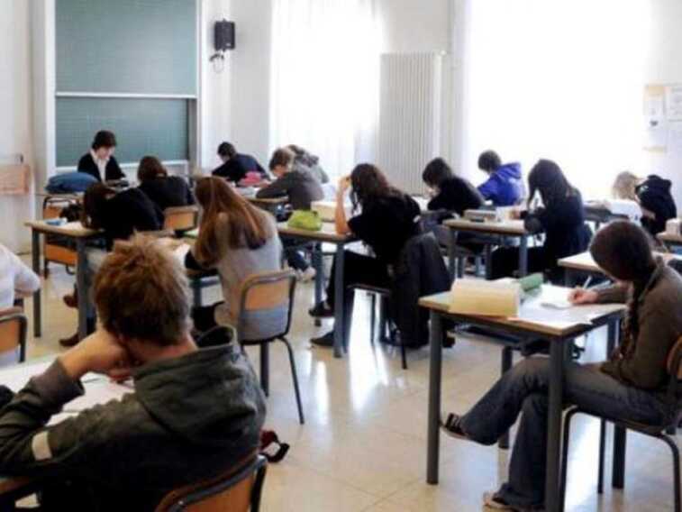 Finita la scuola, è tempo di Maturità: 6 studenti pugliesi su 10 temono la matematica