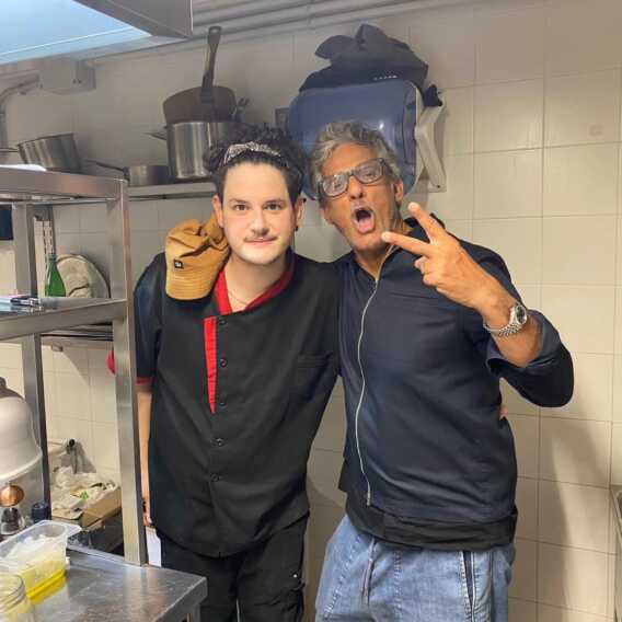 Galleria foto 'Morandi e Fiorello a spasso in Salento, insieme al ristorante “Foscolo” di Matino – FOTO' - foto 2