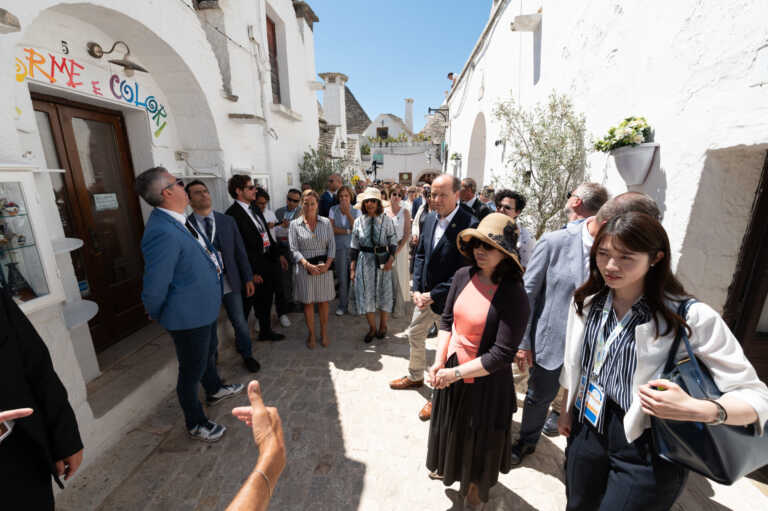 Galleria foto 'G7, le first ladies tra le bellezze della Puglia: dalle ceramiche di Grottaglie ai trulli di Alberobello – FOTO' - foto 3