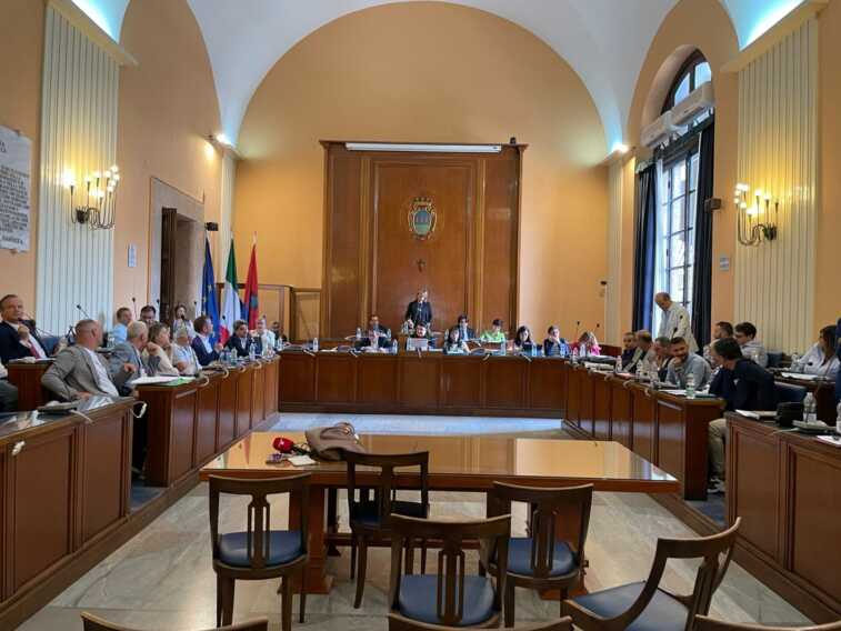 Amgas, tensioni in Comune a Foggia: scontro tra Pd e Cinque Stelle sull’esternalizzazione del servizio