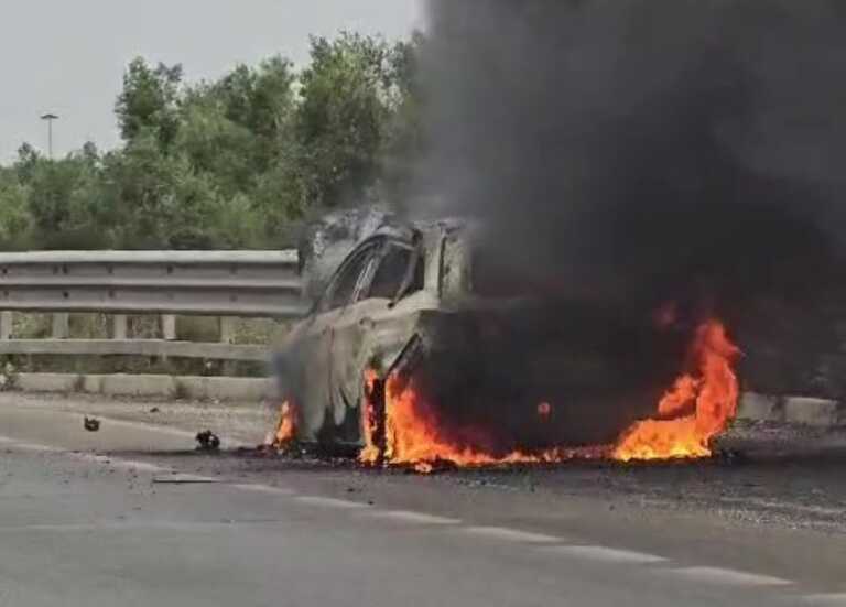 Auto in fiamme sulla strada statale 16: lunghe code all’altezza di Bisceglie – VIDEO