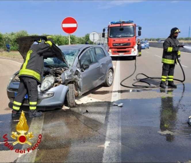 Terribile incidente a Carovigno, auto contro moto sulla statale 379: grave un 33enne Terribile incidente a Carovigno, auto contro moto sulla statale 379: grave un 33enne