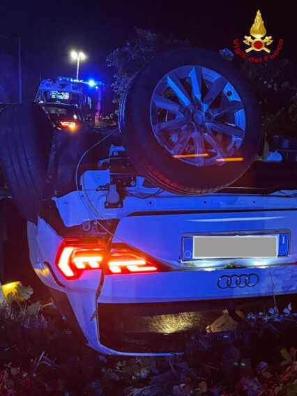Galleria foto 'Scontro tra 3 auto sulla SS 172 tra Casamassima e Turi: 6 feriti, una donna in codice rosso' - foto 1
