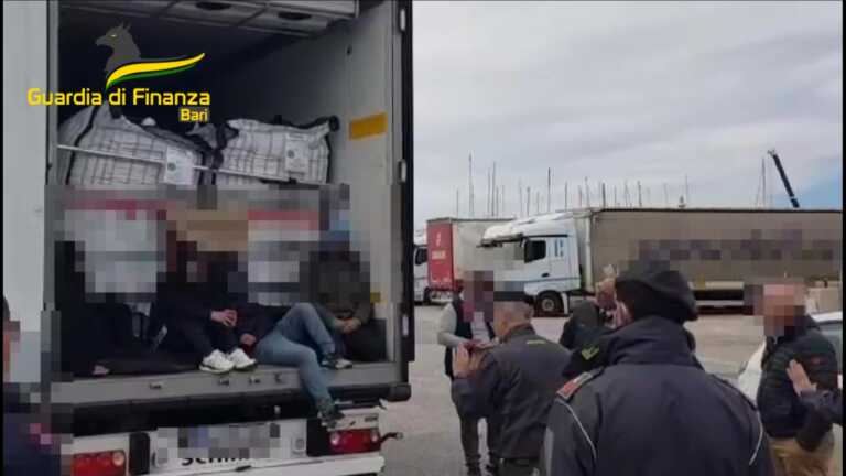 Con documenti falsi o nascosti tra la merce dei tir al porto: individuati 10 irregolari a Bari – VIDEO