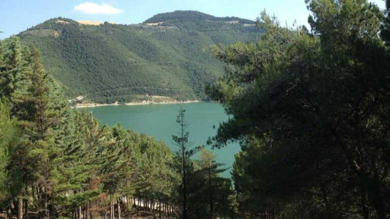 Siccità, continua a scendere il livello dell’acqua nel lago di Occhito: persi altri 7 mln di metri cubi
